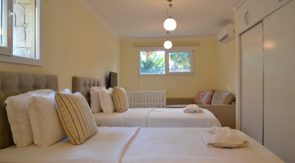 Villa Olive by Villa Safiya Villa, 3 Bedrooms, Mountain View 5