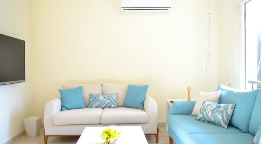 Villa Olive by Villa Safiya Villa, 3 Bedrooms, Mountain View 10