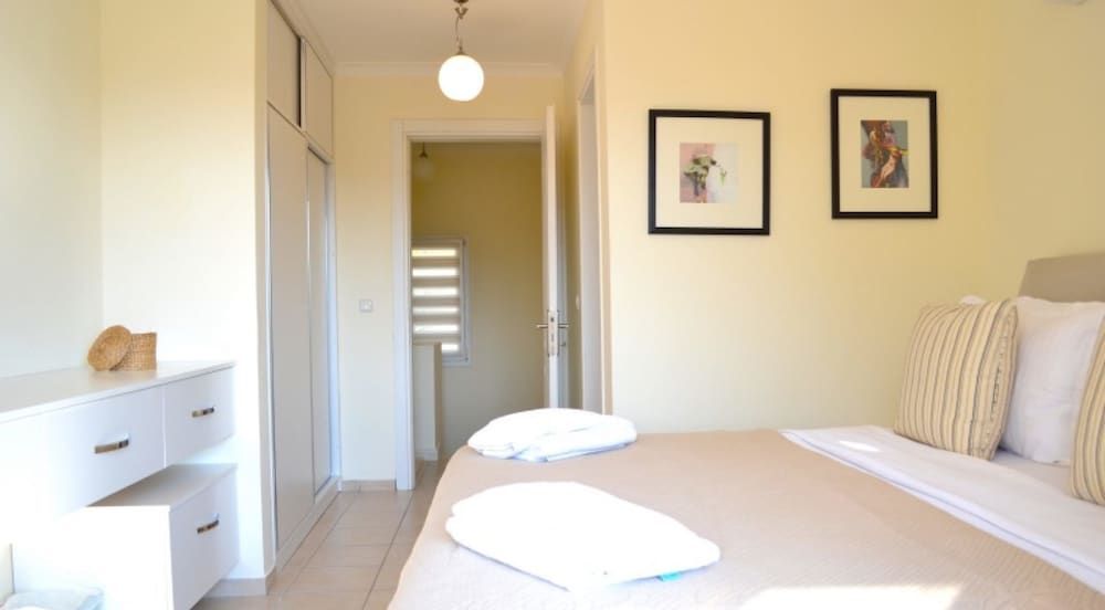 Villa Olive by Villa Safiya Villa, 3 Bedrooms, Mountain View 3