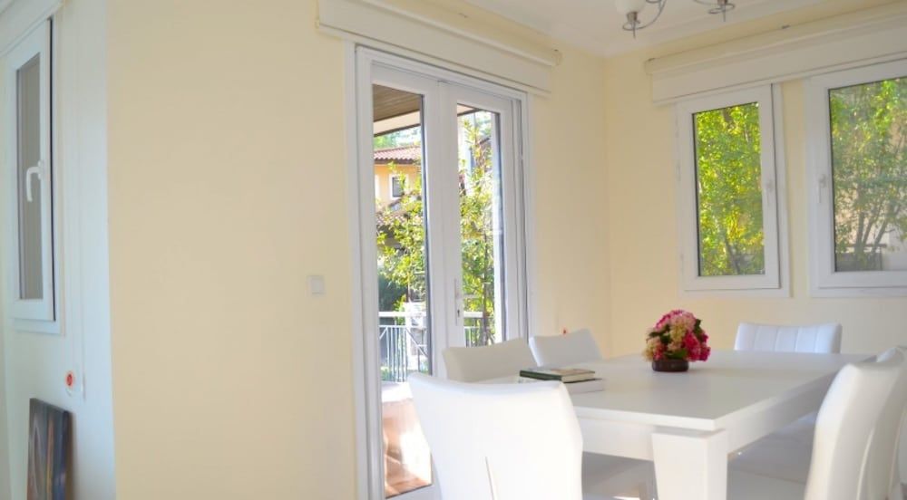 Villa Olive by Villa Safiya Villa, 3 Bedrooms, Mountain View 7