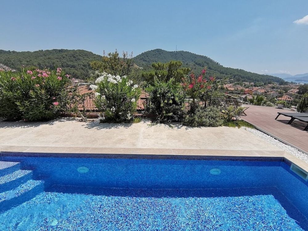 undefined Villa Redpine 5 10