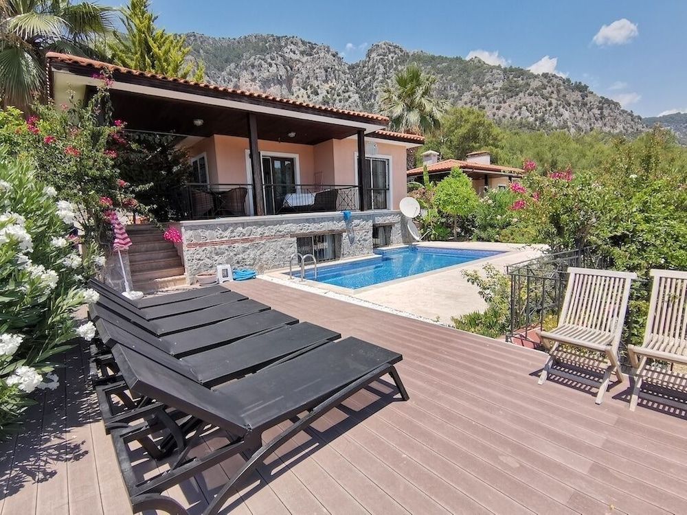 undefined Villa Redpine 5 6