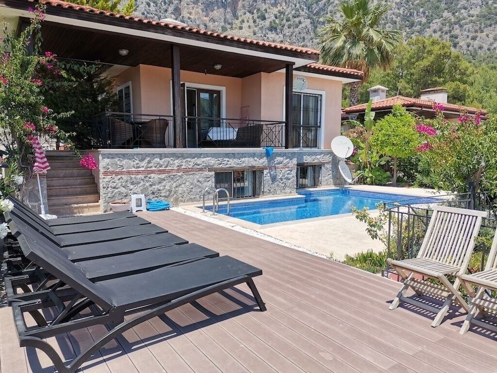 undefined Villa Redpine 5 9