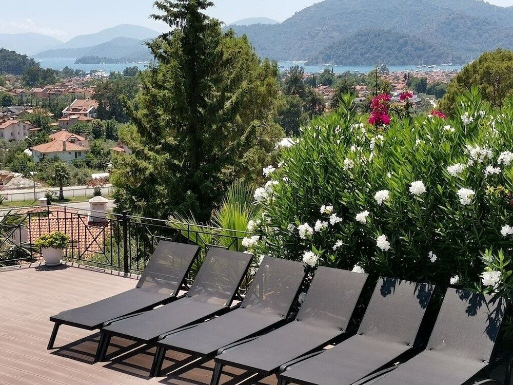 undefined Villa Redpine 5 7