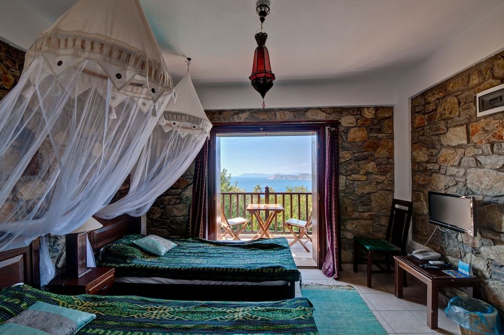 Lazy Lizard Boutique Hotel Comfort Room, 2 Twin Beds, Non Smoking, Pool View