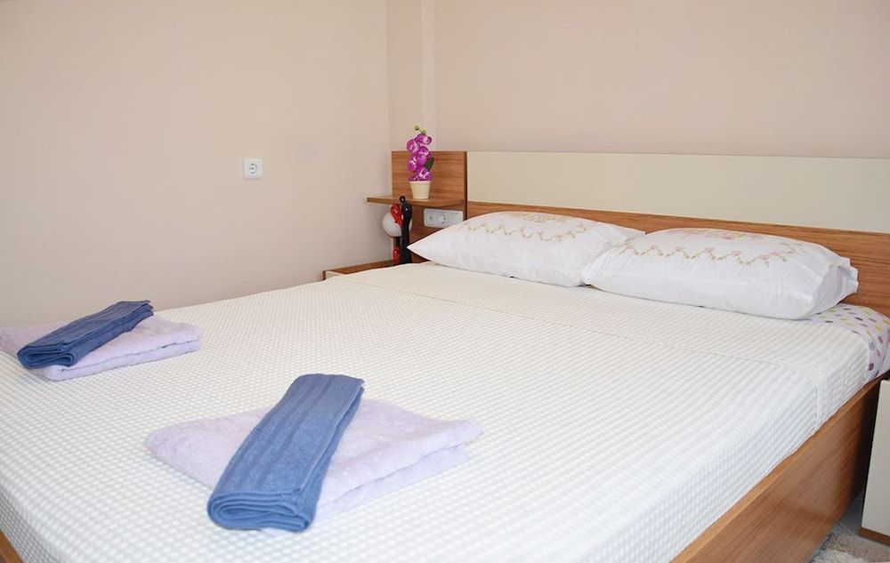 undefined Thera Apartments 8 10