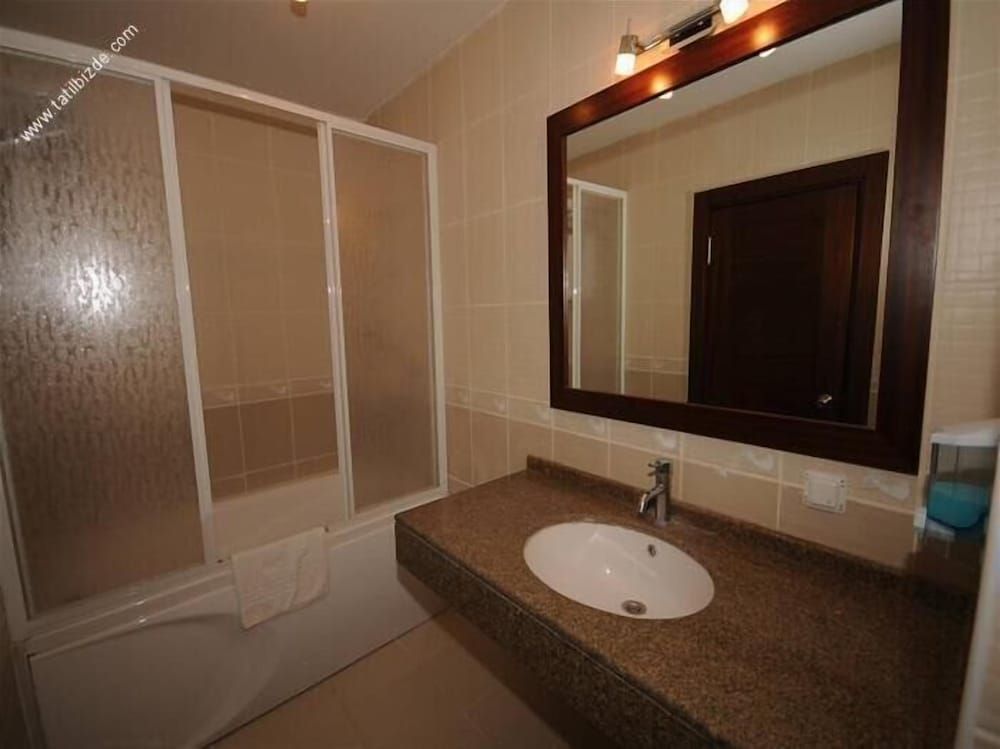 undefined Miramar Hotel 10