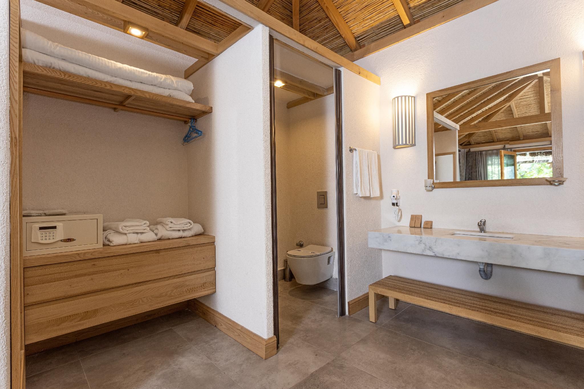 Pool Deluxe Double Room