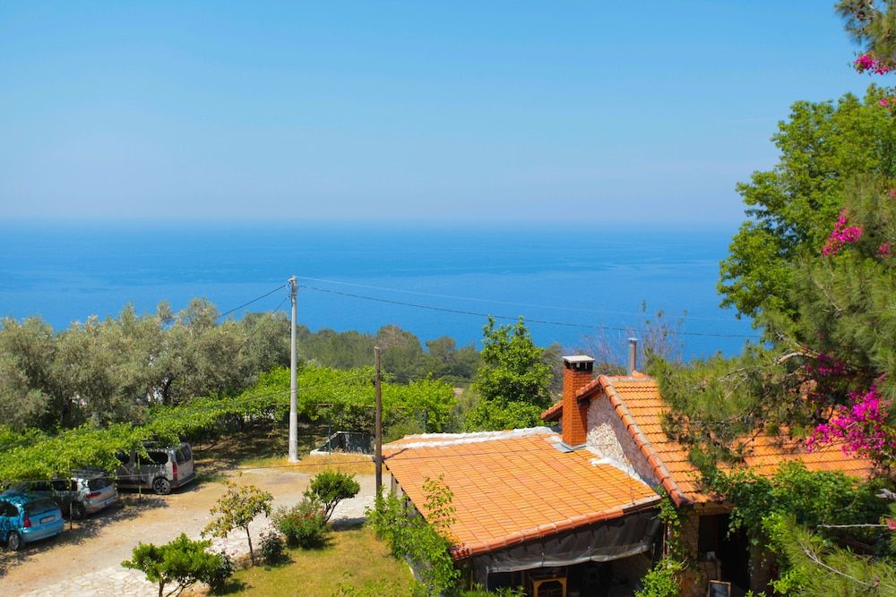 Faralia Hotel Comfort Room, 1 King Bed, Jetted Tub, Sea View 4