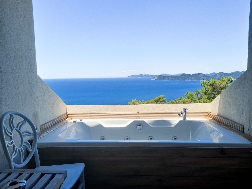 Faralia Hotel Exclusive Room, 1 King Bed, Jetted Tub, Sea View 5