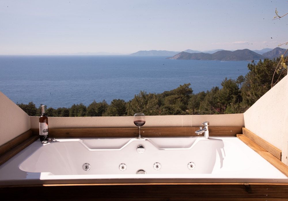 Faralia Hotel Exclusive Room, 1 King Bed, Jetted Tub, Sea View 8