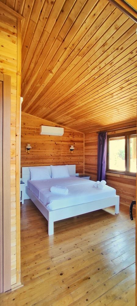 Rocas Roja Beach Hotel Basic Room, Balcony, Garden View 3