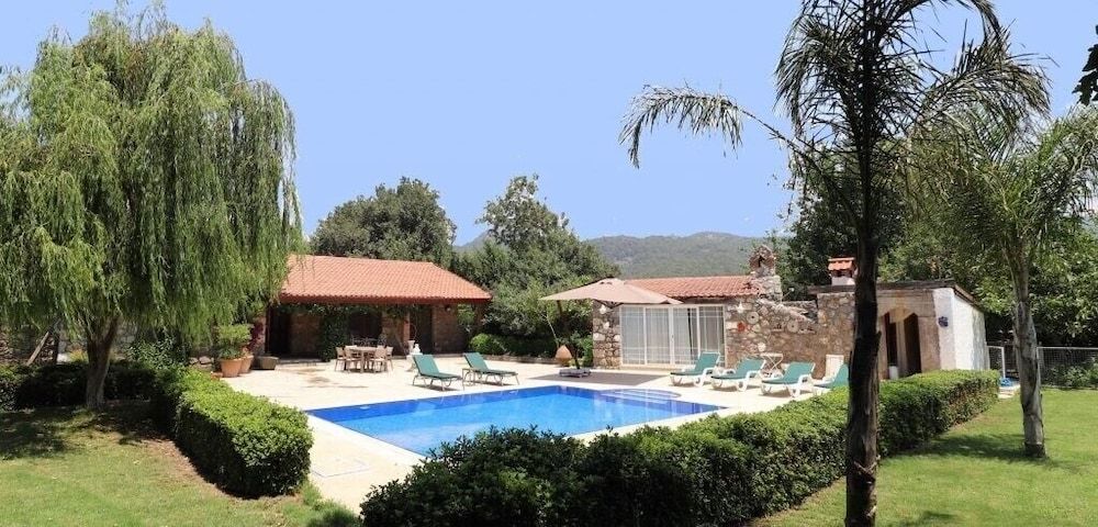 undefined Villa BLN1 by JoyLettings 3