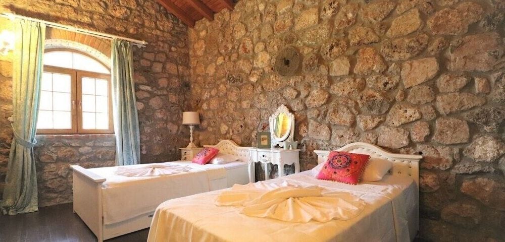 undefined Villa BLN1 by JoyLettings 5