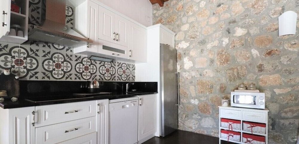 undefined Villa BLN1 by JoyLettings 8