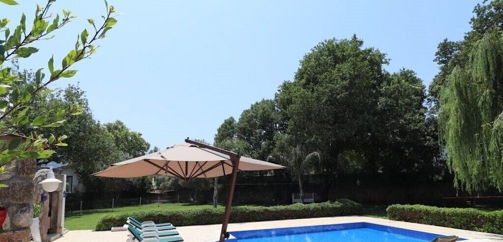 undefined Villa BLN1 by JoyLettings 4