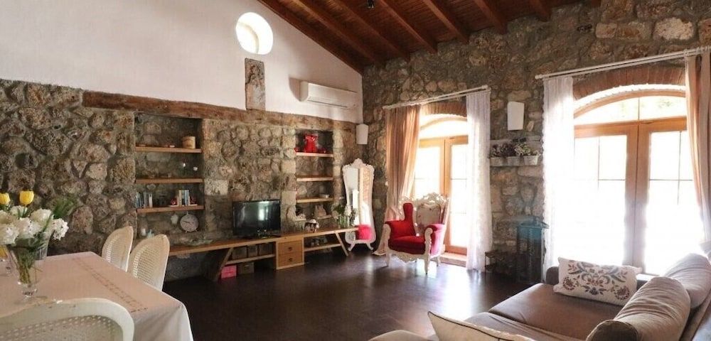 undefined Villa BLN1 by JoyLettings 10