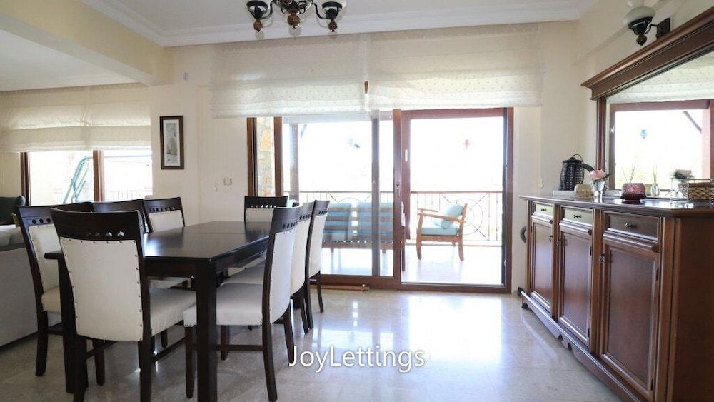 undefined Villa AX07 by JoyLettings 9