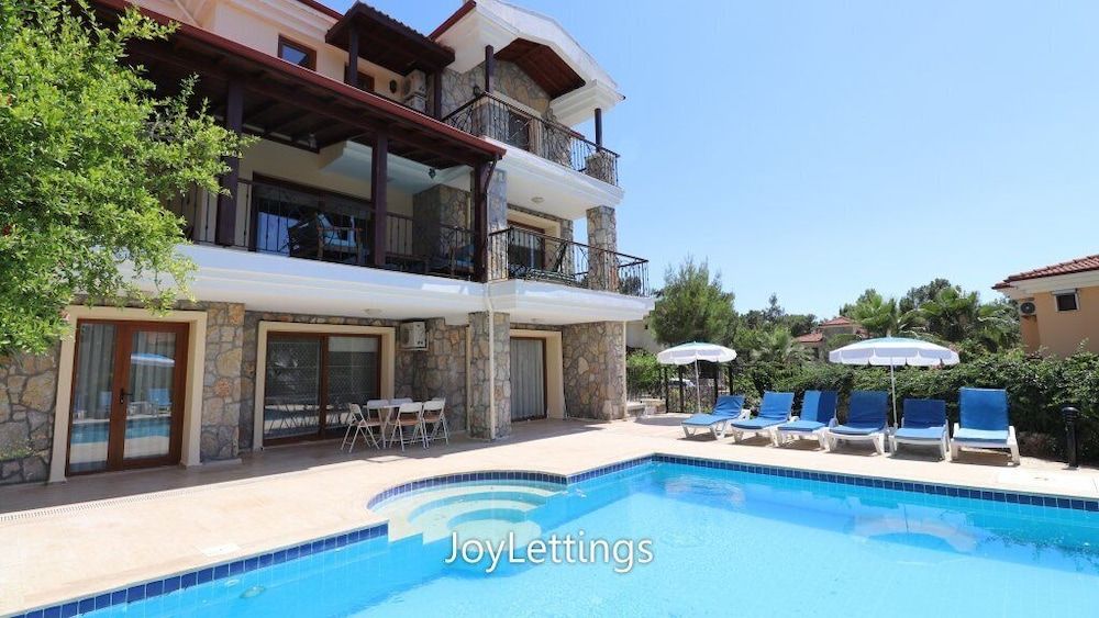 undefined Villa AX07 by JoyLettings 3
