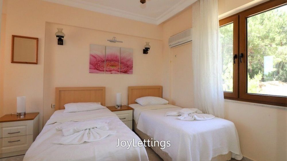 undefined Villa AX07 by JoyLettings 4