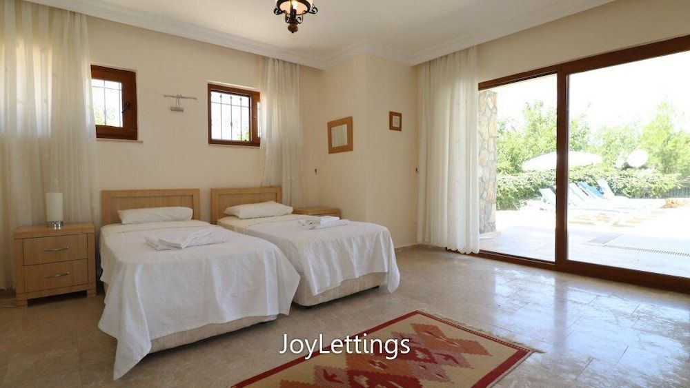 undefined Villa AX07 by JoyLettings 5