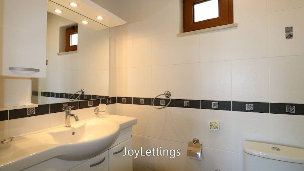 Villa AX07 by JoyLettings Villa, 5 Bedrooms 10