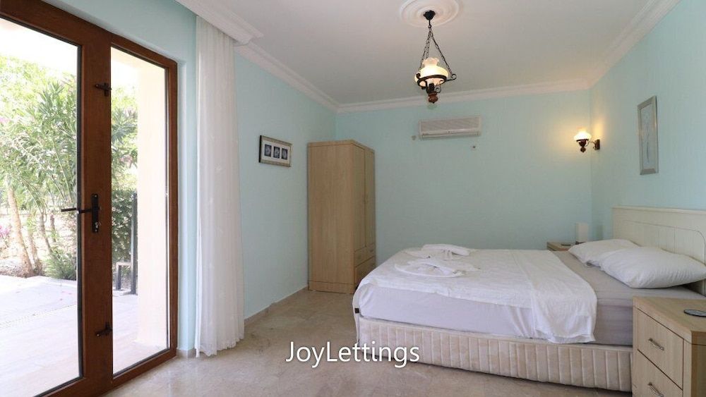 undefined Villa AX07 by JoyLettings 6