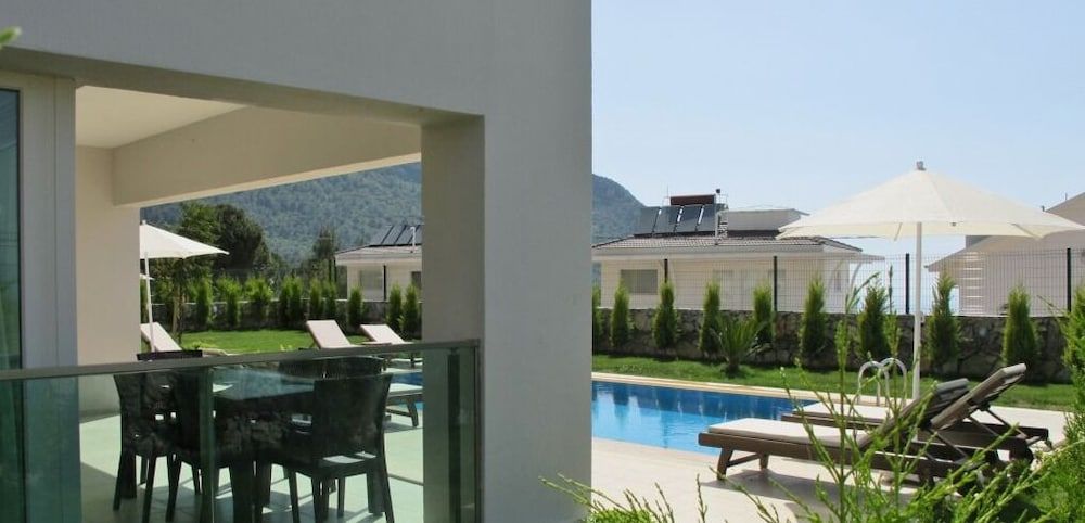 undefined Villa Joy 3 by JoyLettings 3