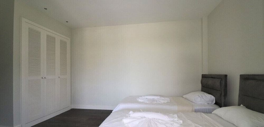 undefined Villa Joy 2 by JoyLettings 5