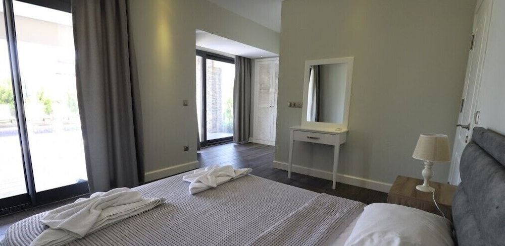 undefined Villa Joy 2 by JoyLettings 3