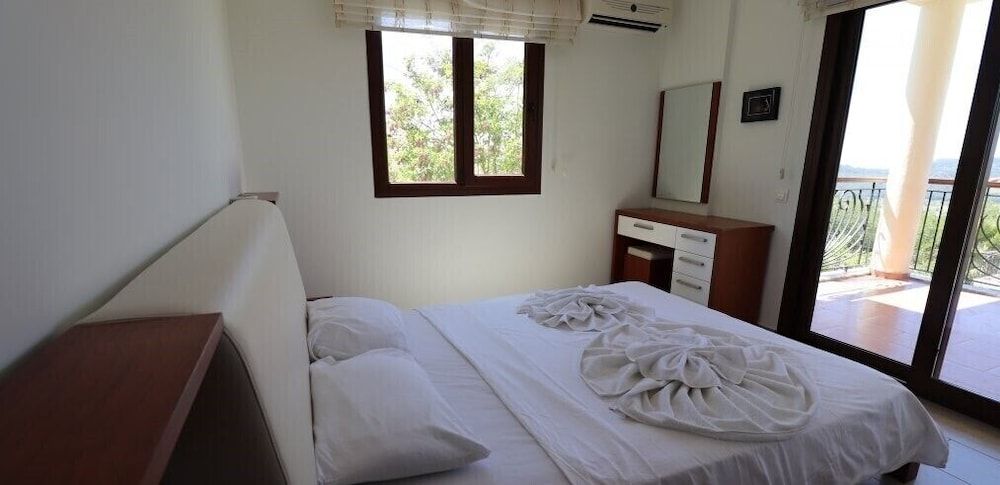 undefined Villa MAS2 by JoyLettings 5