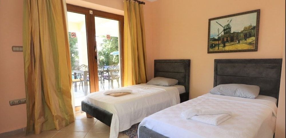 undefined Villa FT17 by JoyLettings 5