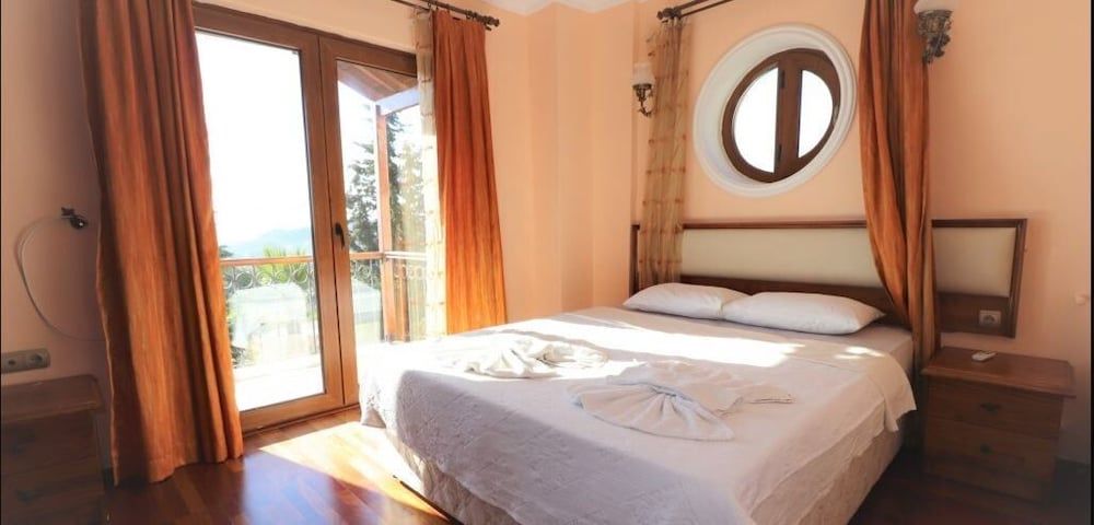 undefined Villa FT17 by JoyLettings 7