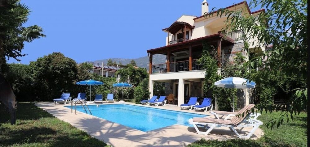 undefined Villa FT17 by JoyLettings 3