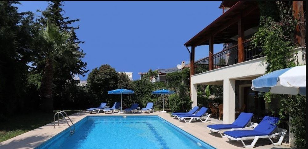 undefined Villa FT17 by JoyLettings 4