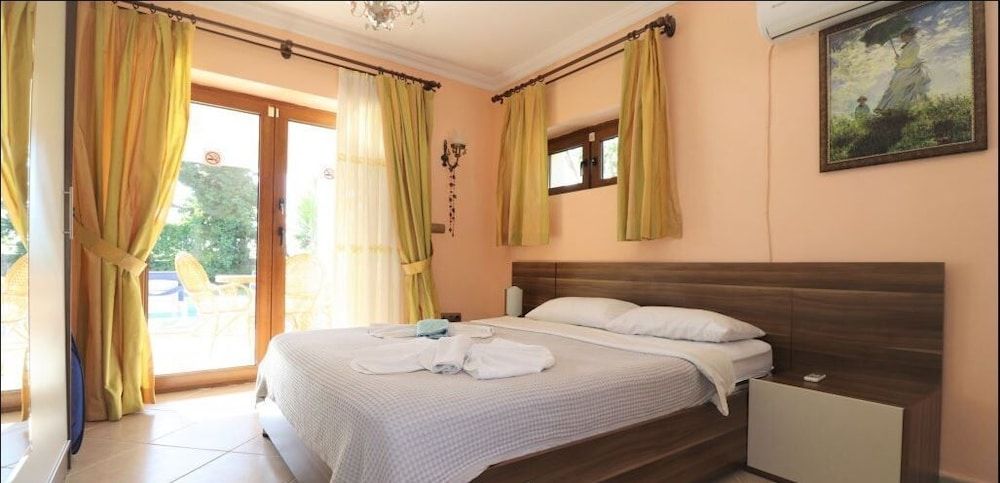 undefined Villa FT17 by JoyLettings 6