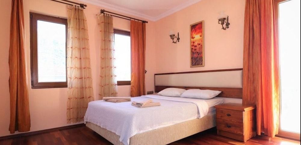 undefined Villa FT17 by JoyLettings 9