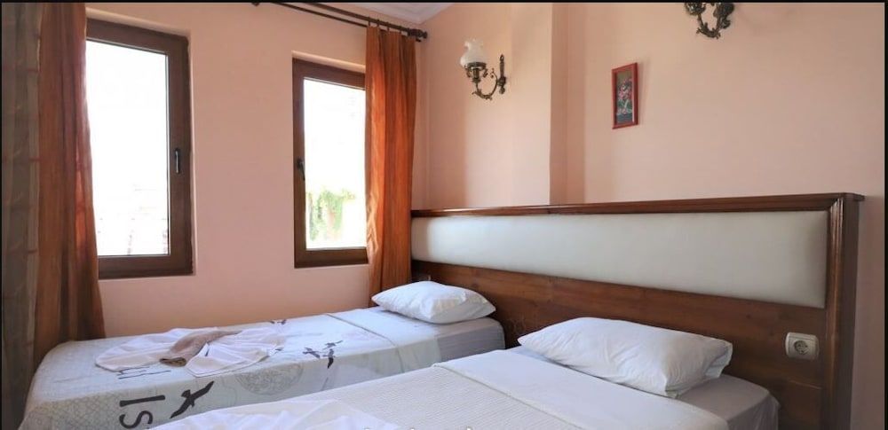 undefined Villa FT17 by JoyLettings 8