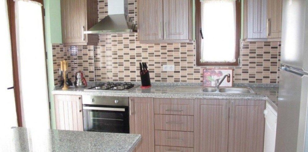 undefined Villa LMP1 by JoyLettings 6