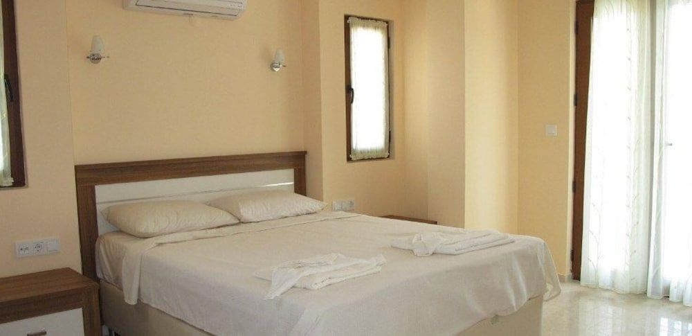 undefined Villa LMP1 by JoyLettings 3