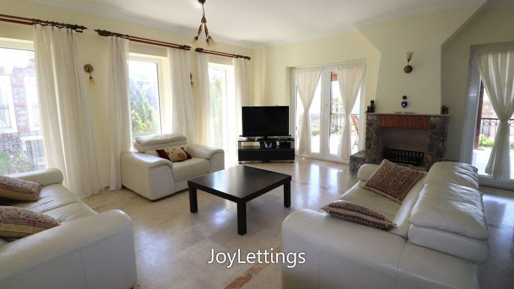 undefined Villa FT01 by JoyLettings 3