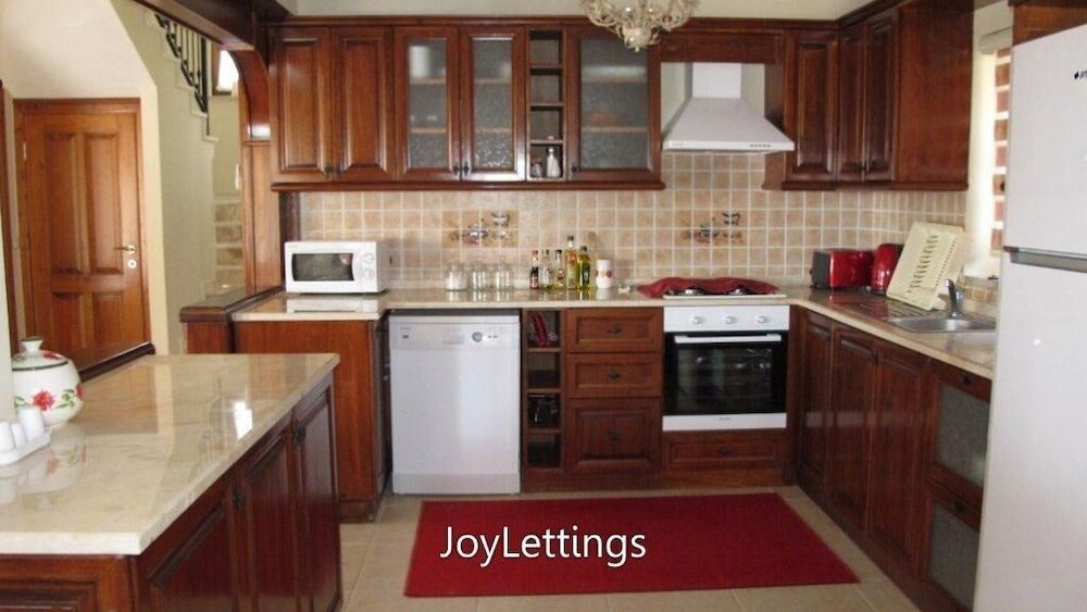 undefined Villa FT11 by JoyLettings 5