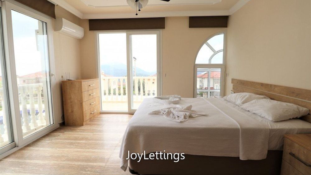 undefined Villa BEY3 by JoyLettings 6