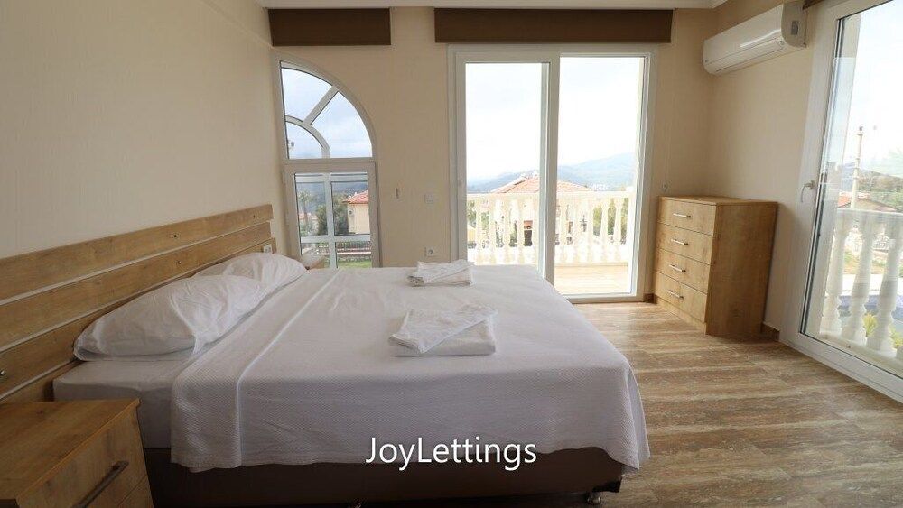 undefined Villa BEY3 by JoyLettings 3