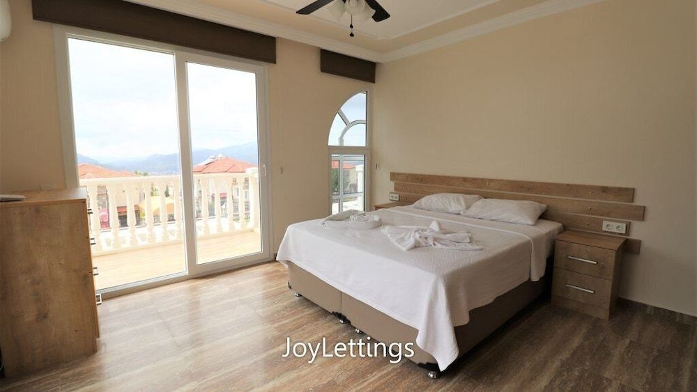 undefined Villa BEY3 by JoyLettings 4