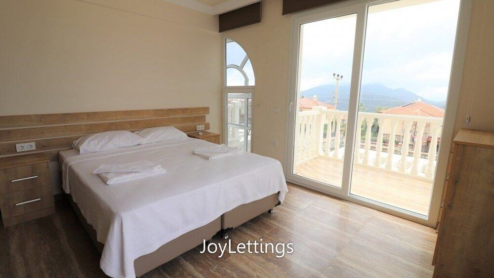 undefined Villa BEY3 by JoyLettings 5