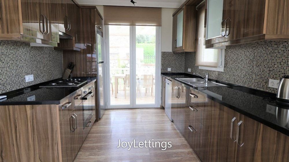 undefined Villa BEY3 by JoyLettings 9