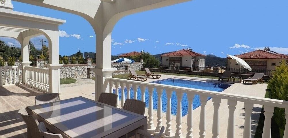 undefined Villa BEY2 by JoyLettings 3