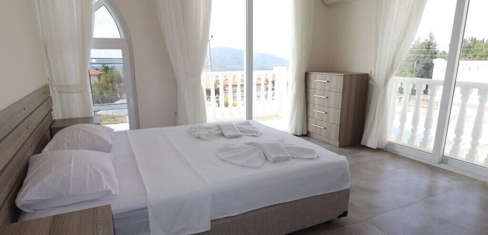 undefined Villa BEY2 by JoyLettings 5