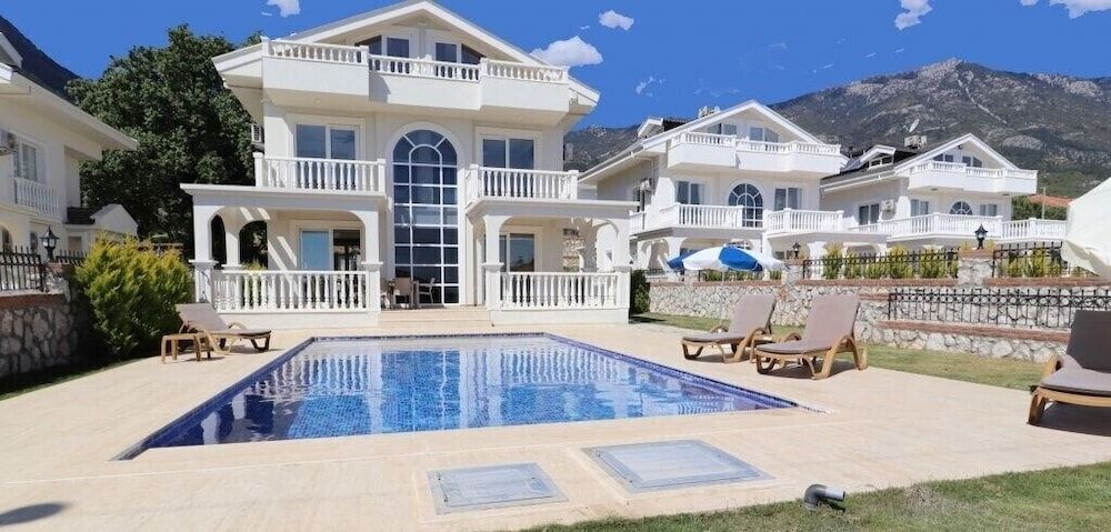 undefined Villa BEY2 by JoyLettings 2